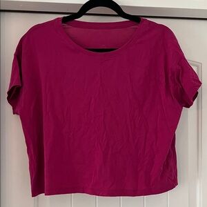 Lululemon cropped magenta tee